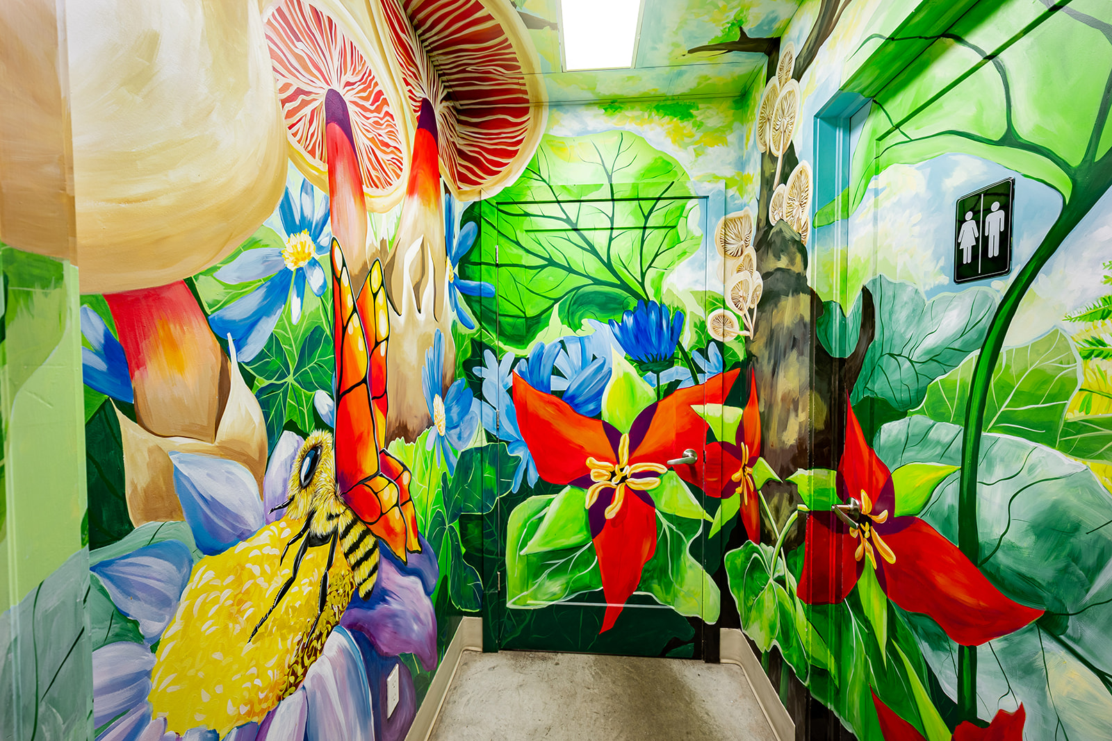 Murale intérieure à l'épicerie le Silo de Sherbrooke fleurs Lesmerises art